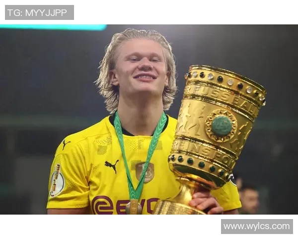 足球明星中有哪些白人球员及其精彩瞬间的图片分享