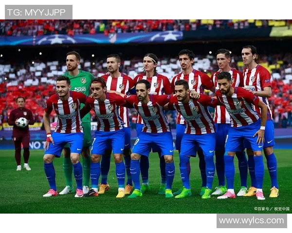 足球明星如风驰电掣般飞奔在绿茵场上展现速度与激情的完美结合